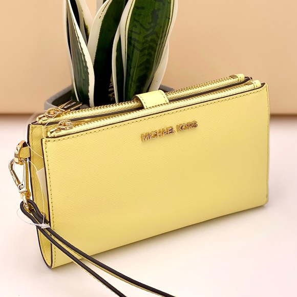 Michael Kors Handbags - Michael Kors DoubleZip Wallet Wristlet